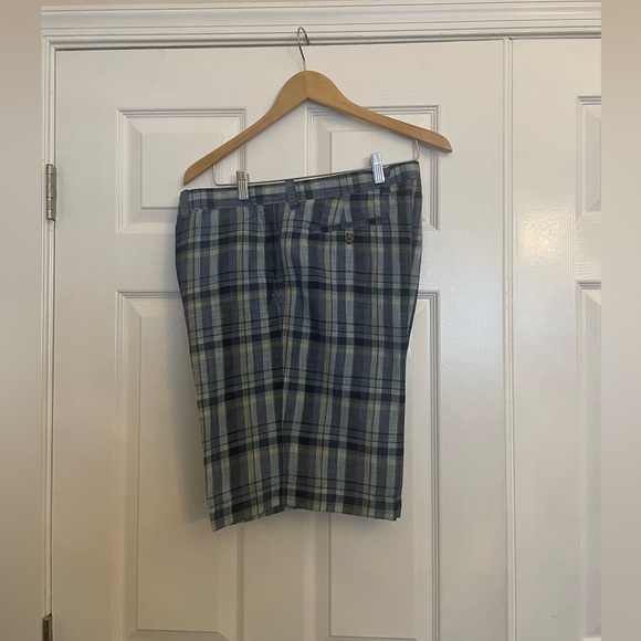 Tommy Bahama Men’s Shorts. Waist size is 34” Multi Colored Pattern Design. - Picture 2 of 6